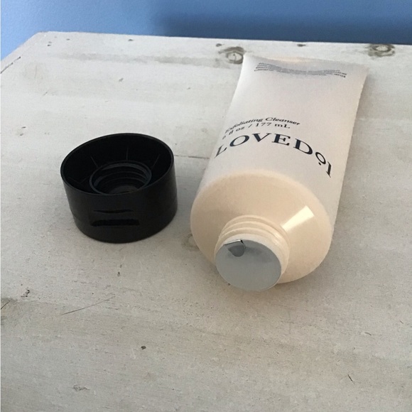 Loved01 by John Legend Exfoliating with Cleanser Rosehop, Aloe Vera and Bamboo - Picture 2 of 3